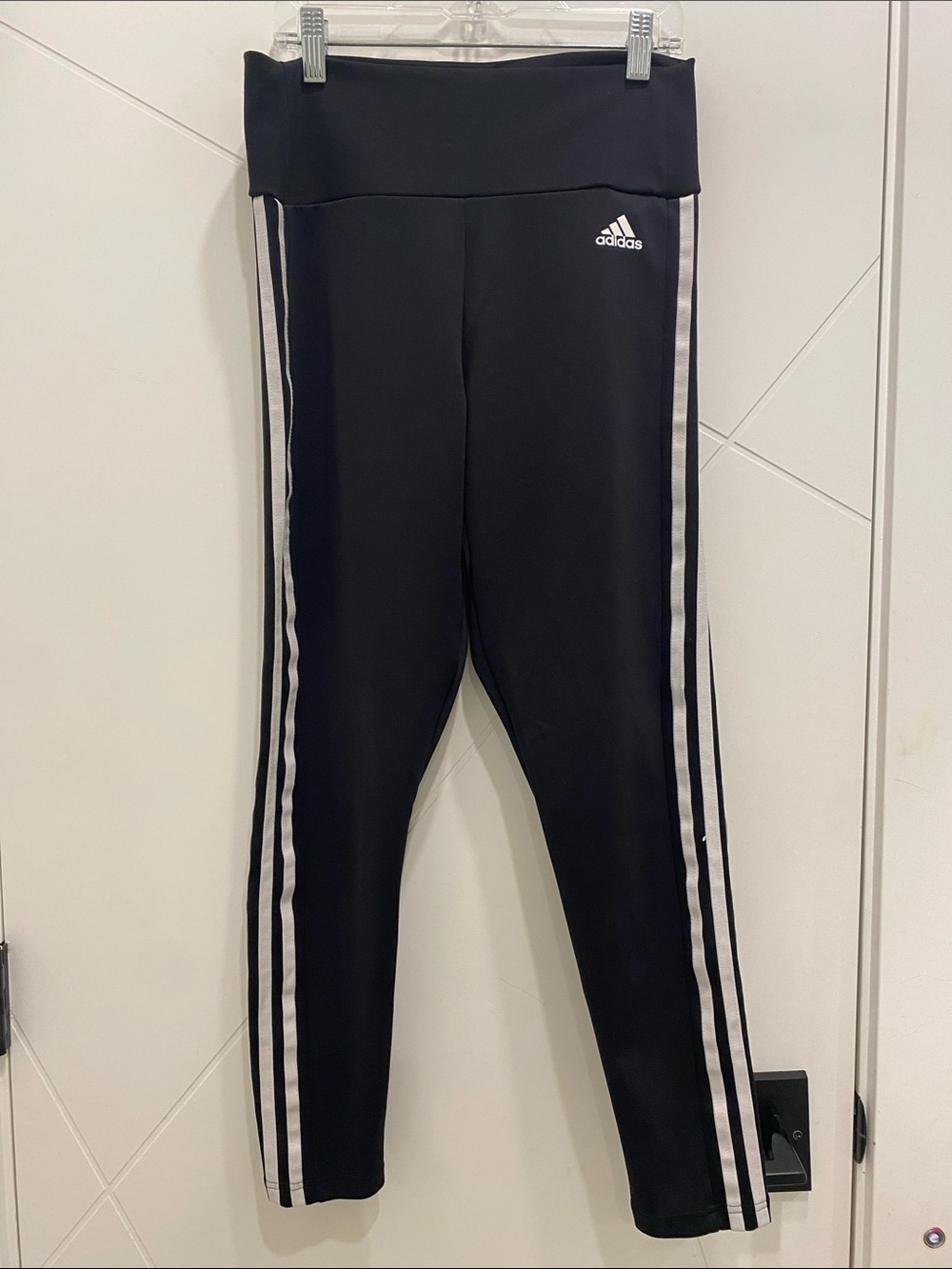 Adidas High Rise Leggings Sweat Wicking Womenโs Athleisure Size M Campus Workout